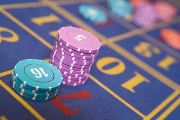 Mega Moolah bonus round trigger showing wild symbols and free spins multiplier